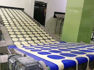 دخول العجينة للفرن