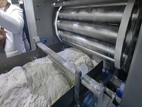 جهاز بثق العجين بدون إجهاد