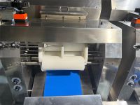 فرادة عجين ذات ثلاث أسطوانة